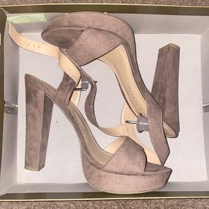 Peep toe heel